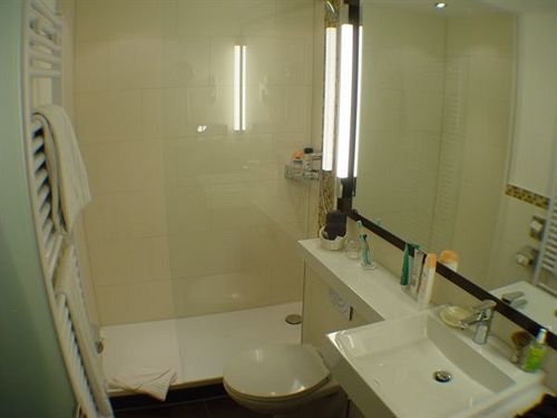 Hotel Haus Berlin Bonn Bagian luar foto