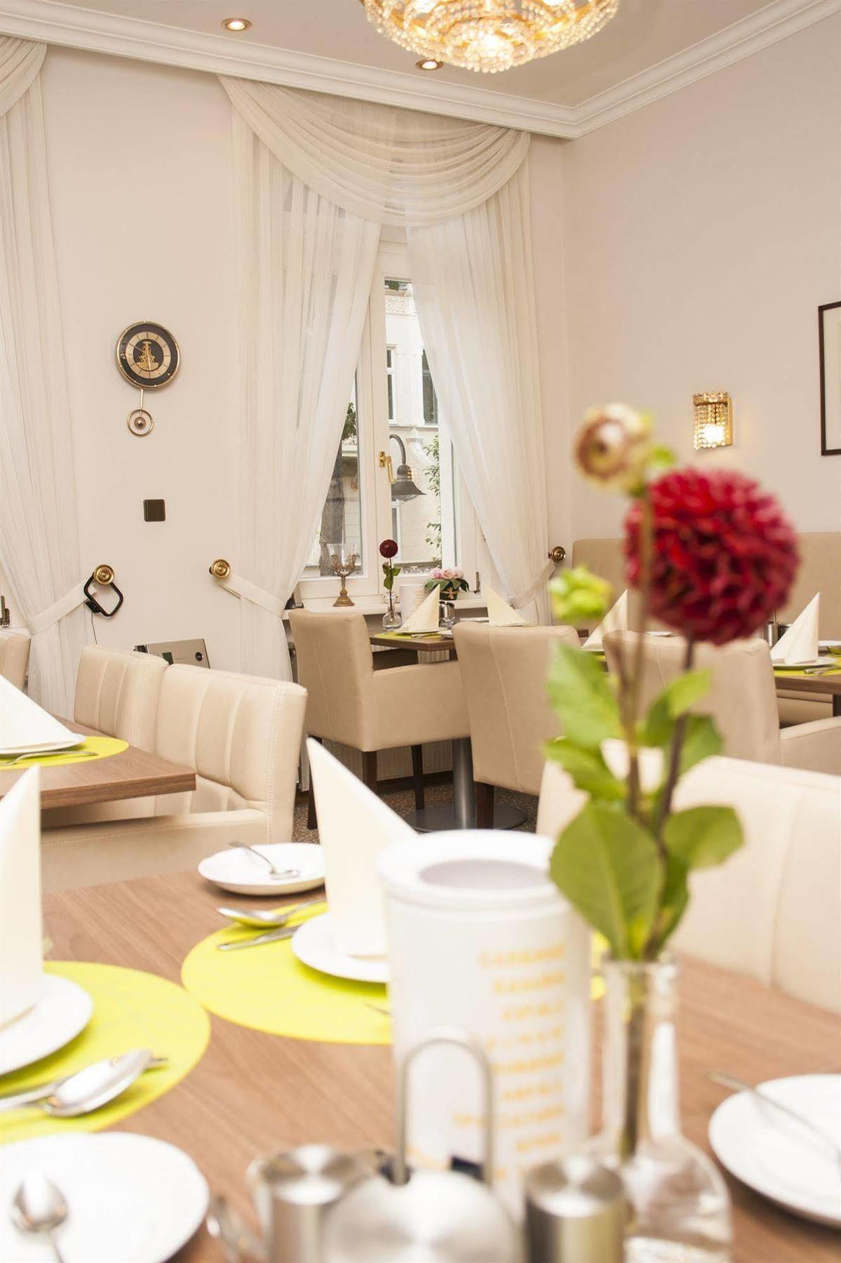 Hotel Haus Berlin Bonn Bagian luar foto