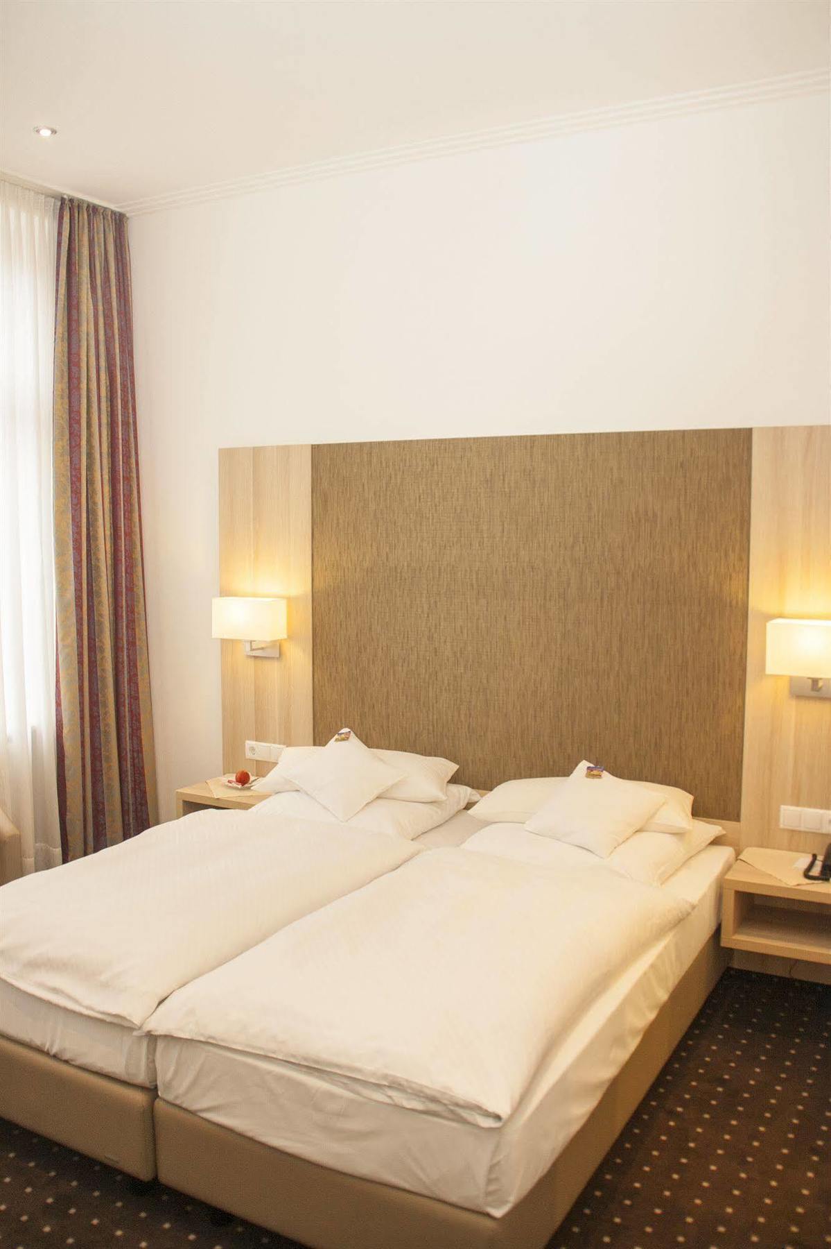 Hotel Haus Berlin Bonn Bagian luar foto